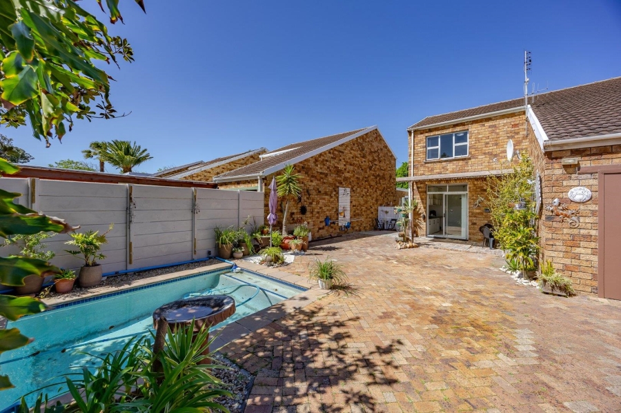 4 Bedroom Property for Sale in Kirstenhof Western Cape